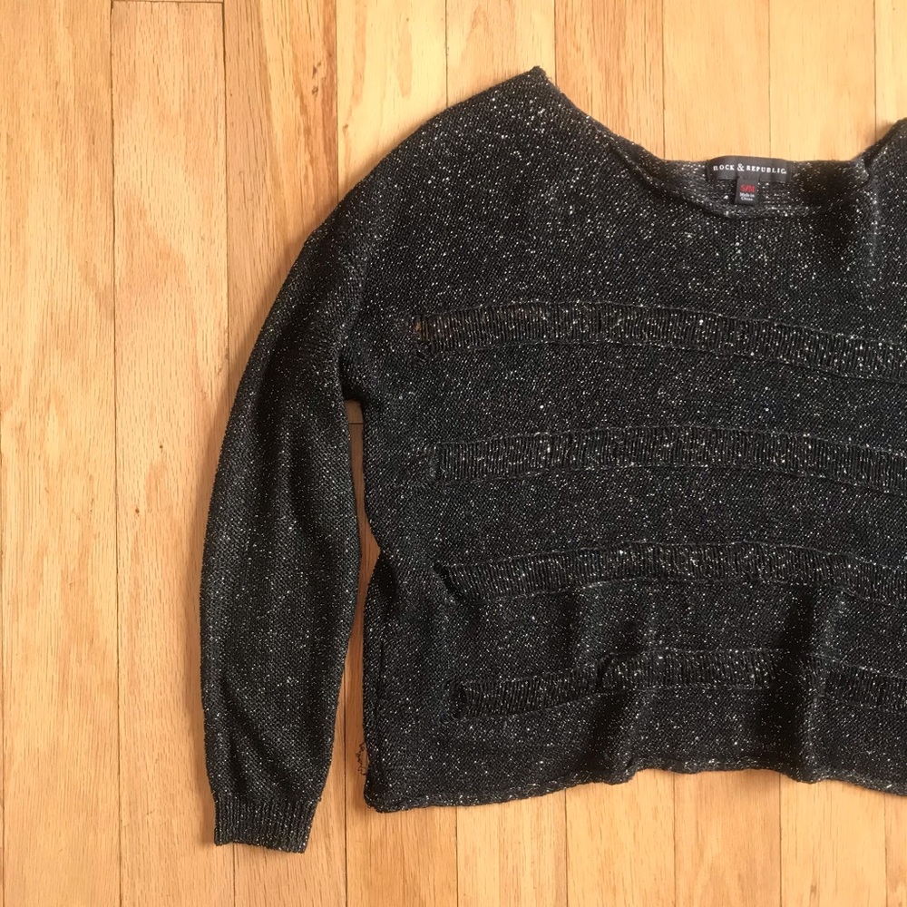 Rock and roll 🎸 off the shoulder blouse